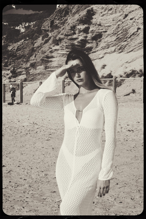 Vague crochet golden logo dress