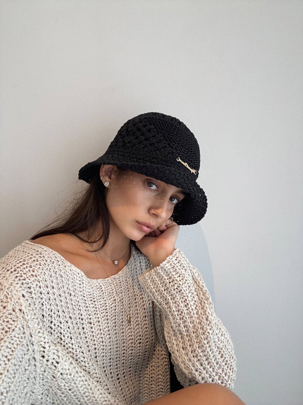 Vague golden logo straw bucket hat - black