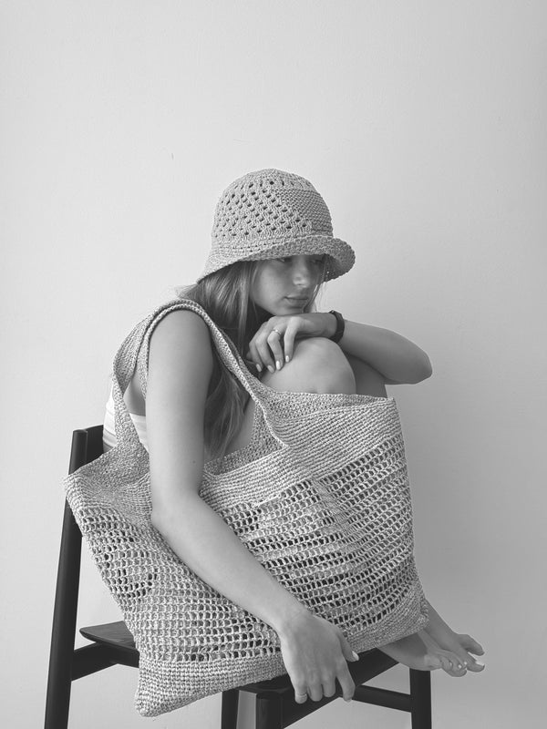 Vague golden logo straw bag - beige