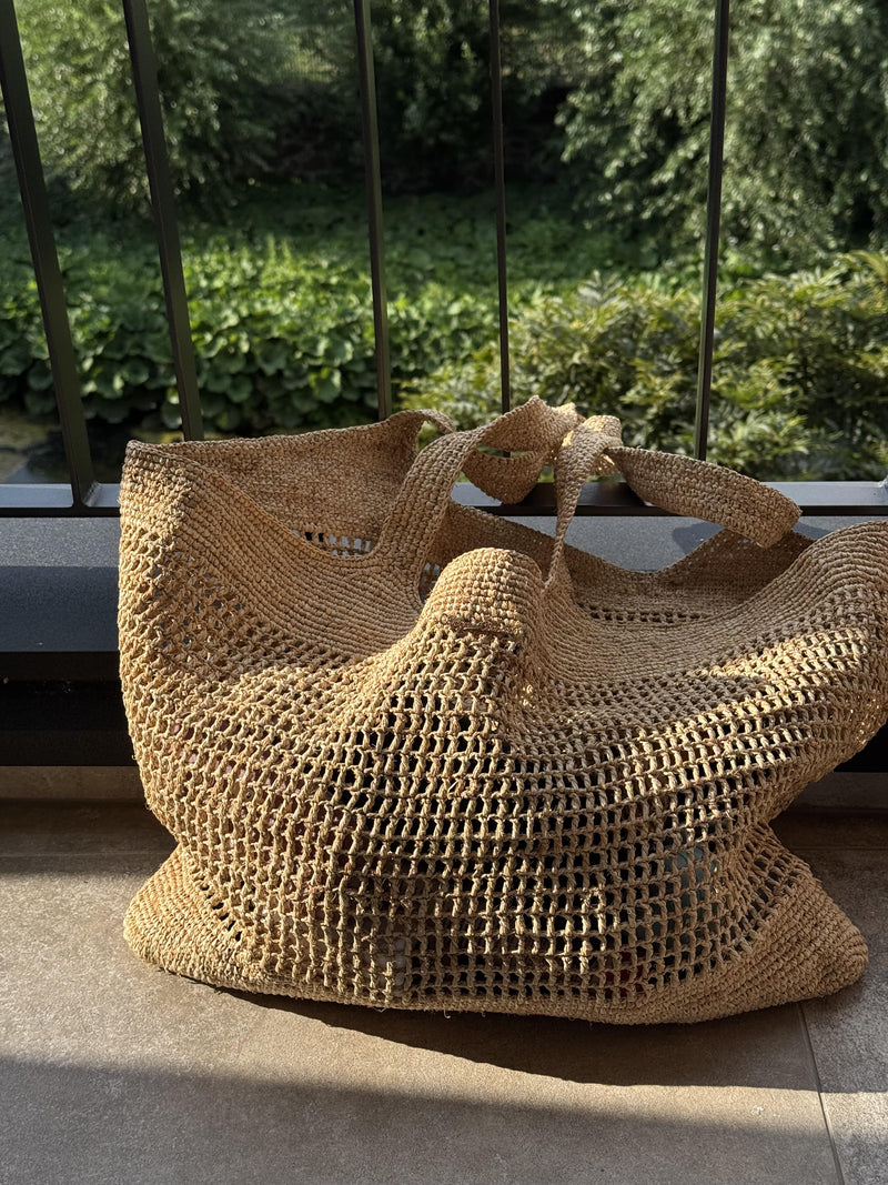 Vague golden logo straw bag - beige