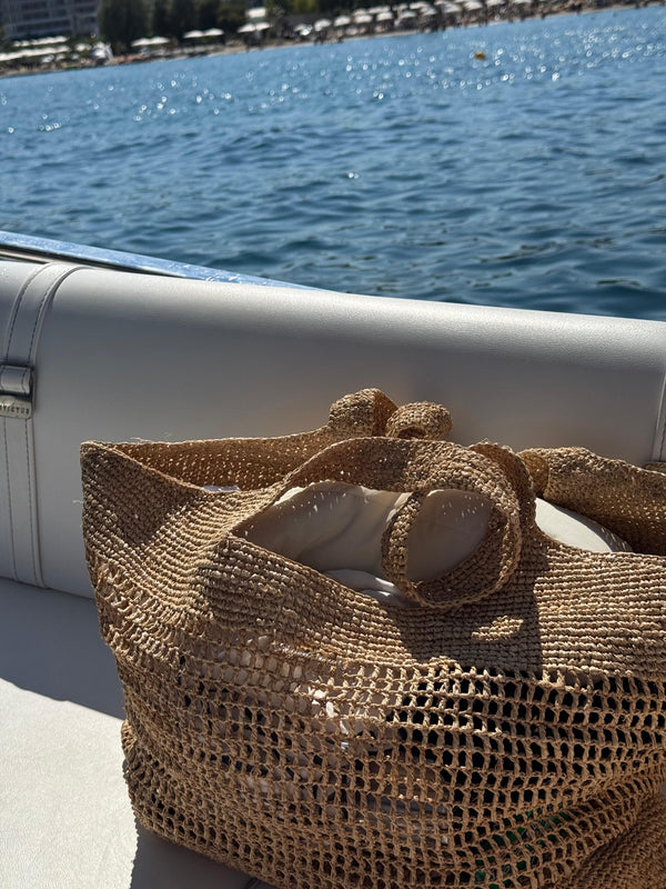 Vague golden logo straw bag - beige