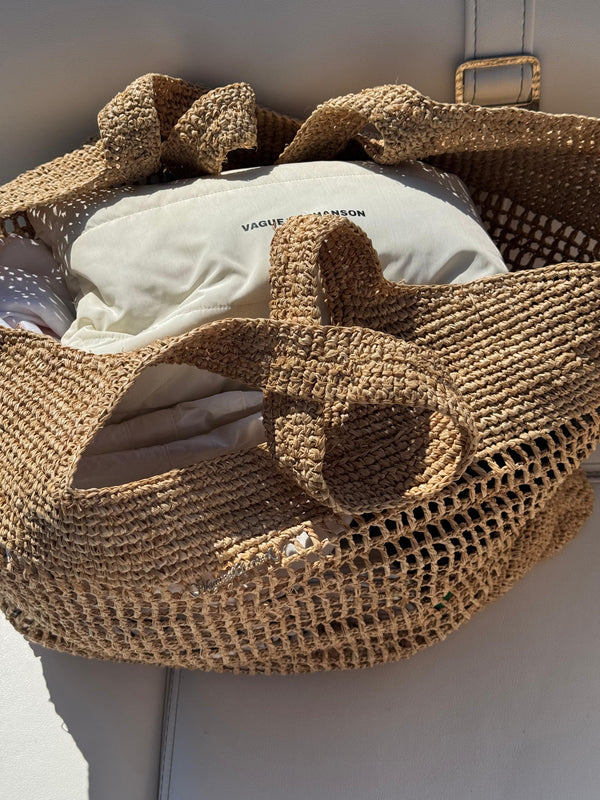 Vague golden logo straw bag - beige