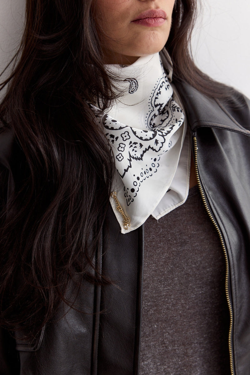 Vague paisley golden logo bandana- white