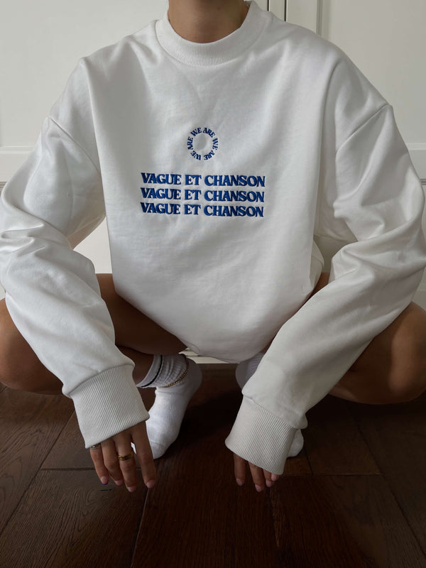 VAGUE WHITE SWEATSHIRT WITH BLUE EMBROIDERY