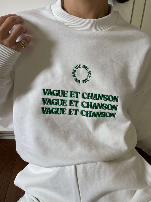 VAGUE WHITE SWEATSHIRT WITH GREEN EMBROIDERY