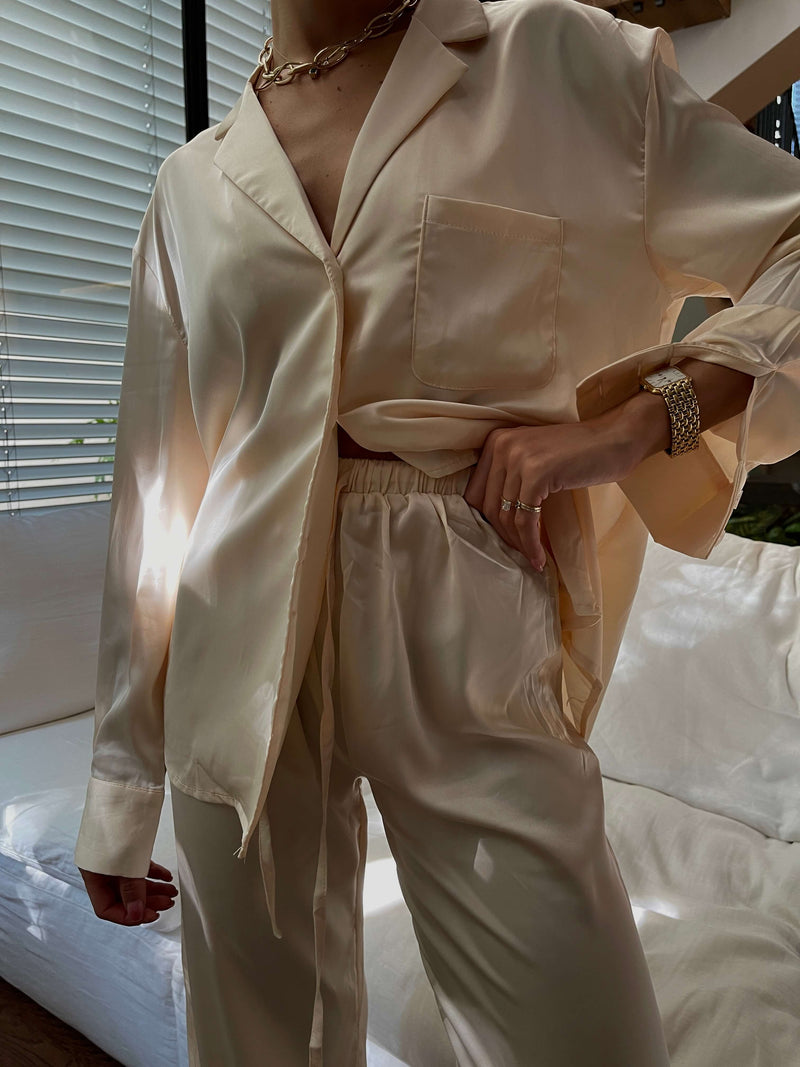 VAGUE SATIN BUTTON UP SHIRT CREAM